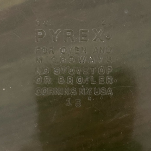 Vintage PYREX 2 Q. Clear Glass 024 Round Casserole Baking Dish W/Lid - Picture 2 of 4